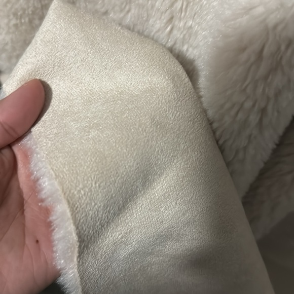 Medium sweater. It’s cozy and warm. Never worn just no tags - Picture 5 of 5